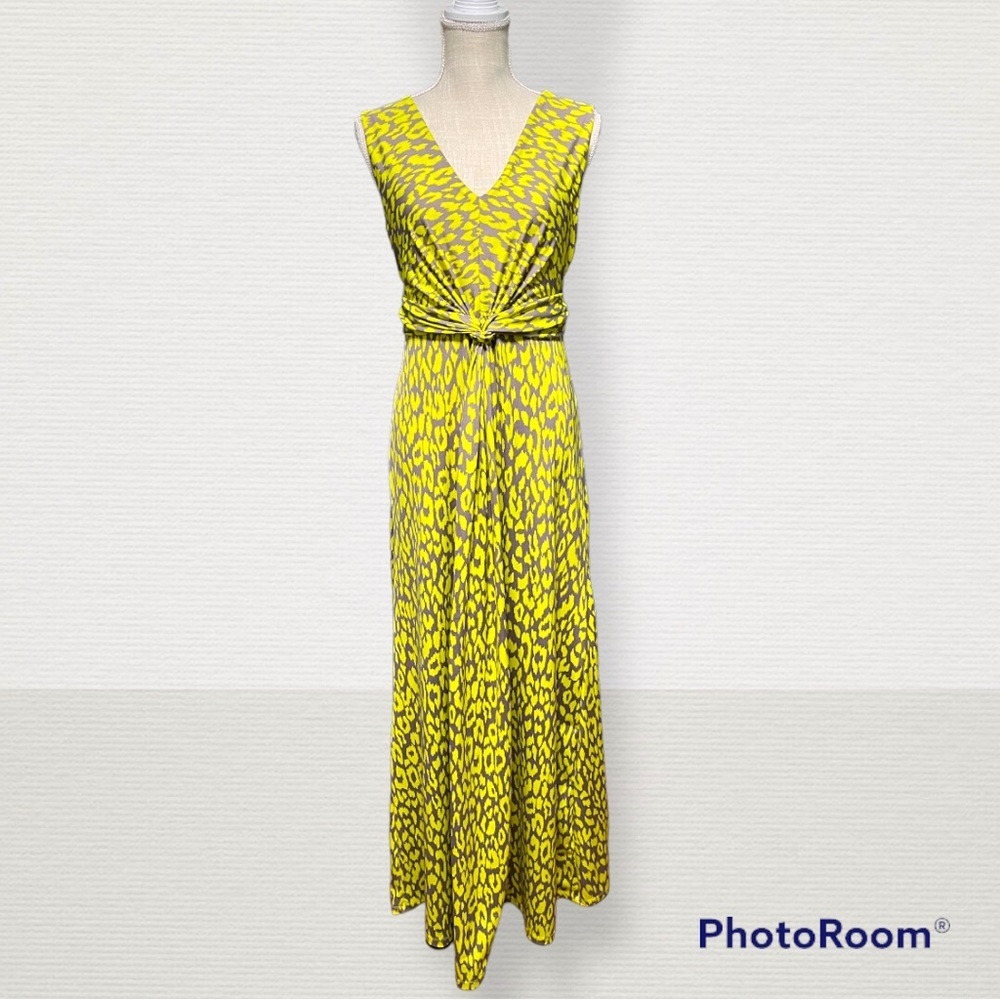 New Directions Bold print v-neck knotted front sleeveless maxi dress